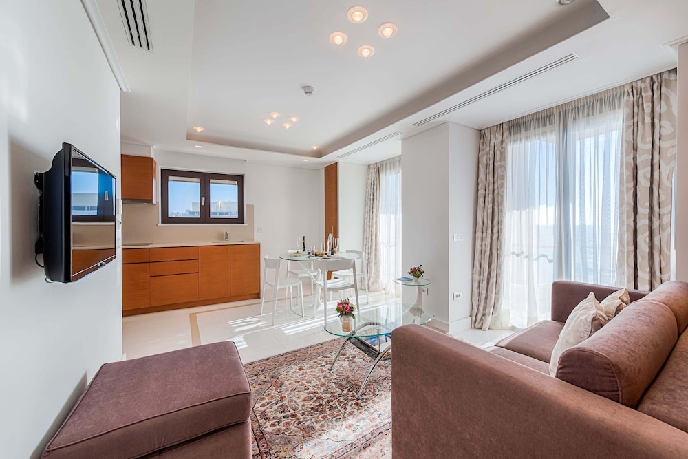 Bellevue On The Beach Suites 24/31