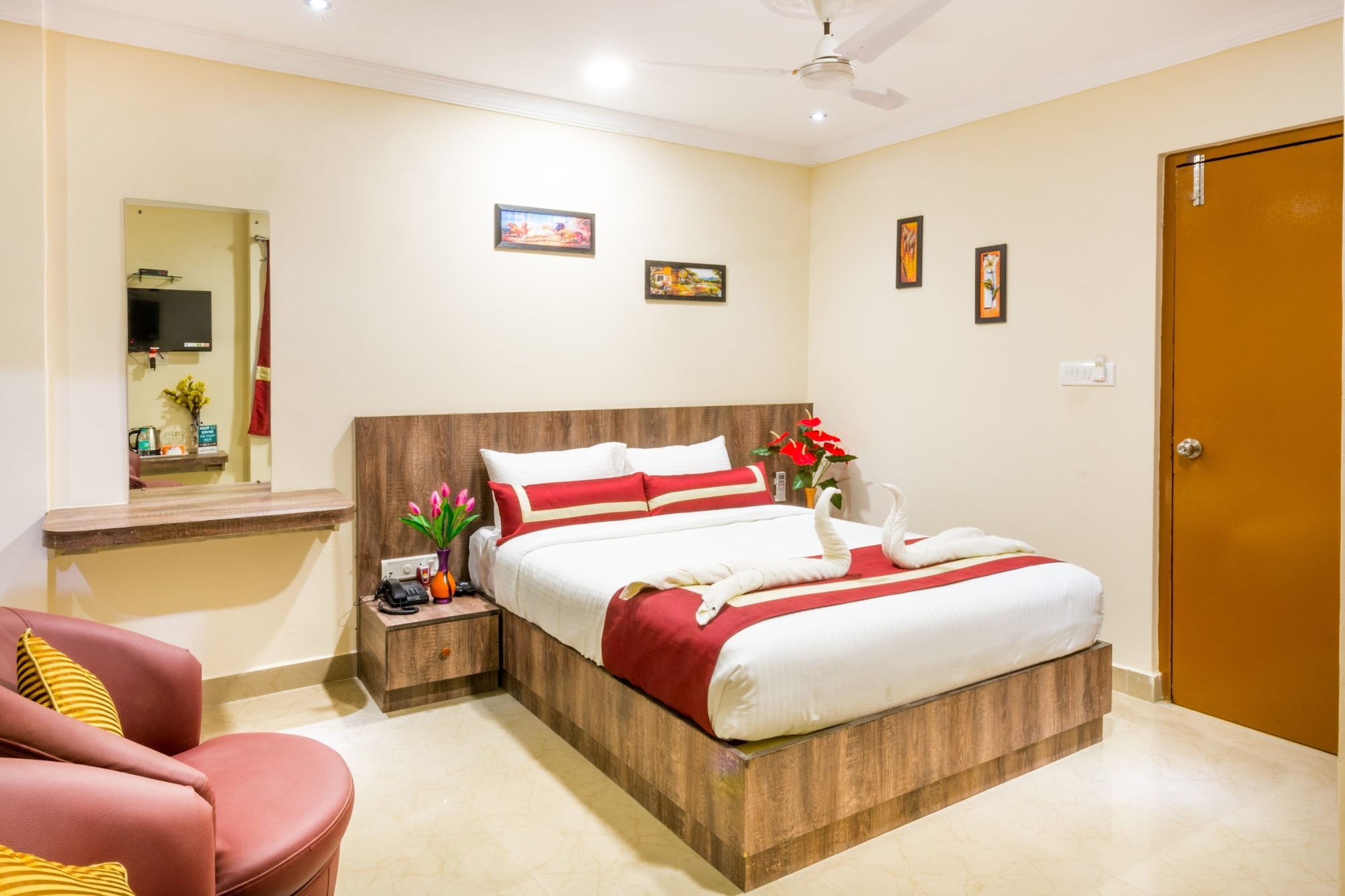 Super, Deluxe, Queen Bed، Octave Hotel and Spa Jp Nagar 3/6