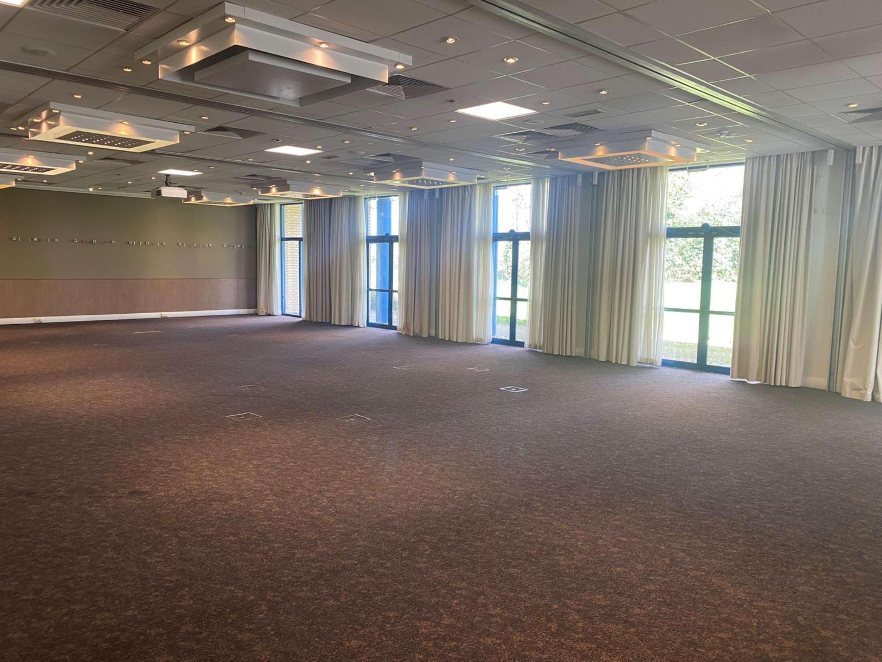 Novotel London Heathrow Airport - M4 Jct 4 Hotel 47/50