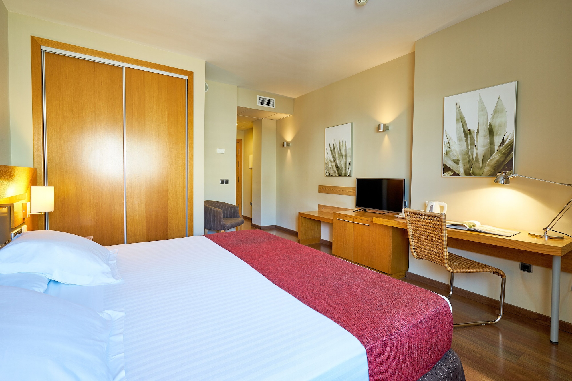 ROOM, SINGLE