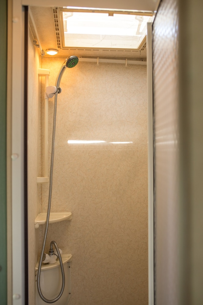 Medium, Queen Bed، Samui Caravans 2/2