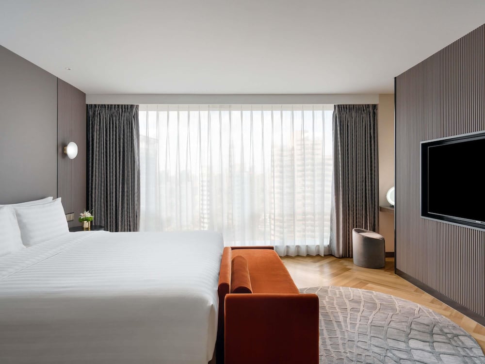 Pullman Shanghai Central 24/70