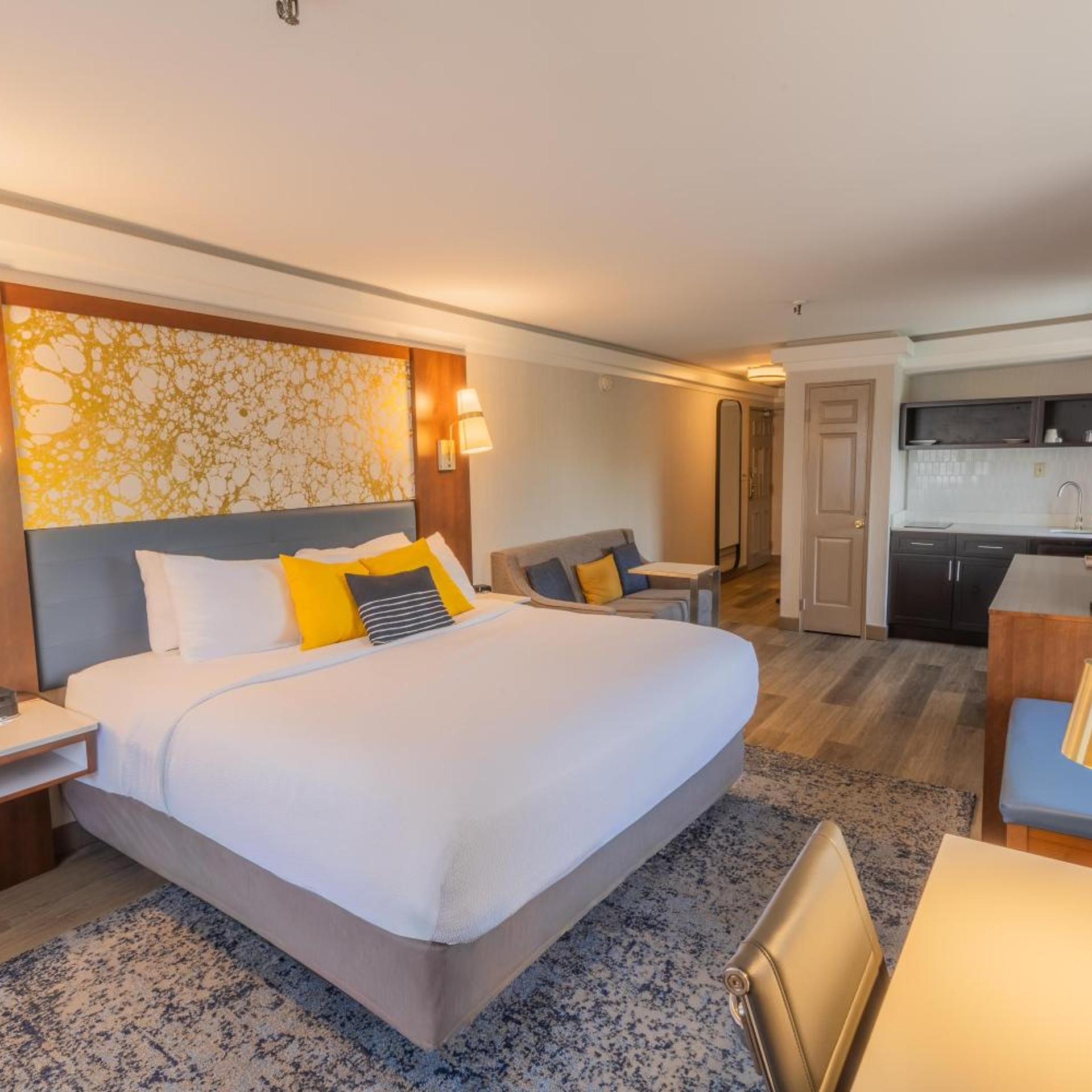 جناح بسرير كينج مع أريكة، The Westfield Inn, BW Signature Collection 2/9