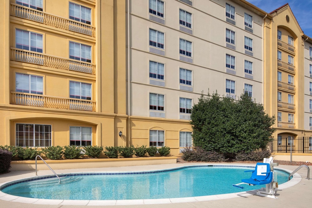 La Quinta Inn & Suites by Wyndham Atlanta Ballpark/Galleria