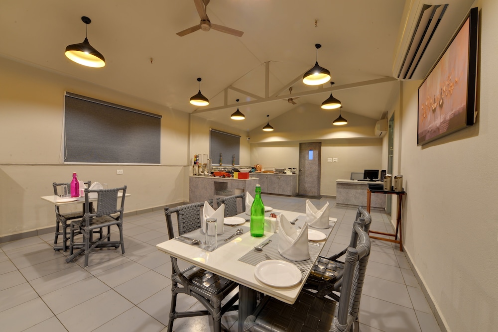 Iris Beacon Hotel, Rajkot 27/32