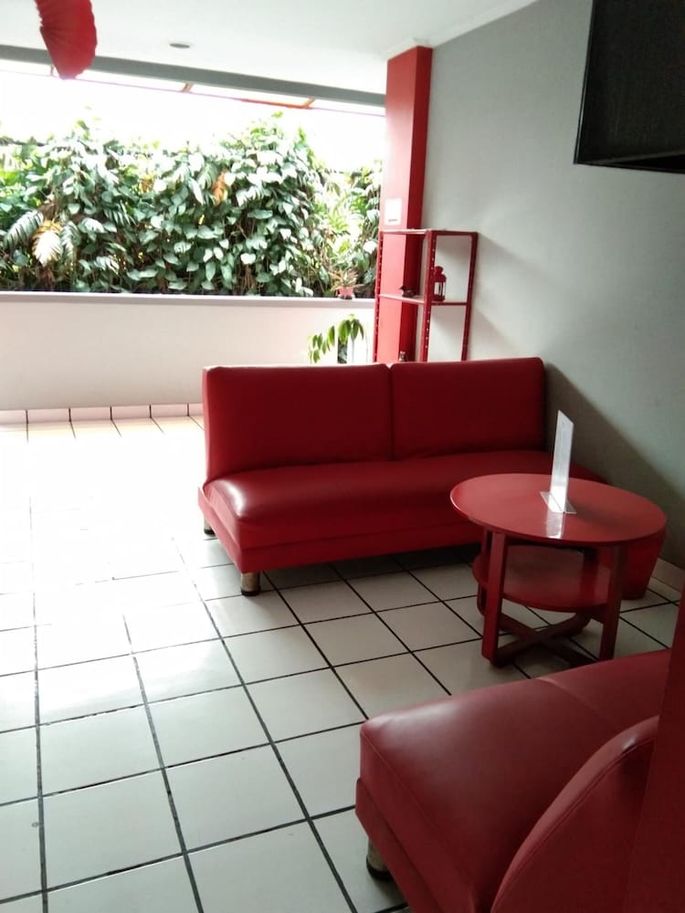 Reddoorz Plus Near Rs Fatmawati 2 18/28
