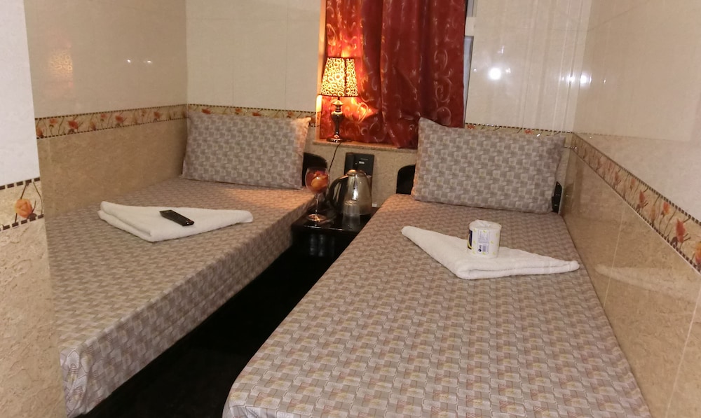 New London Hostel 17/29