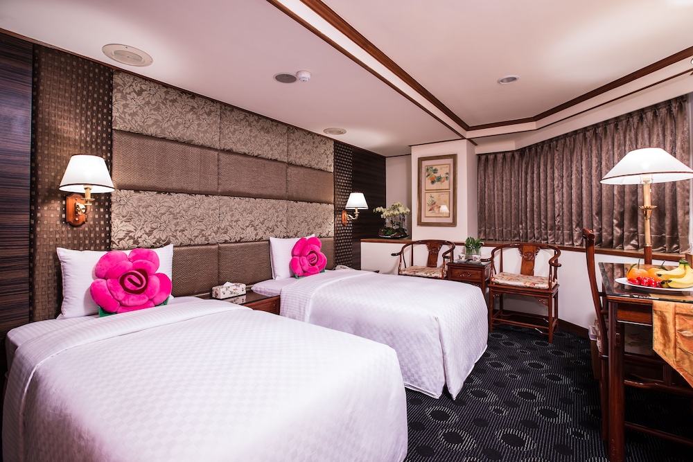 Han She Hotel 39/75