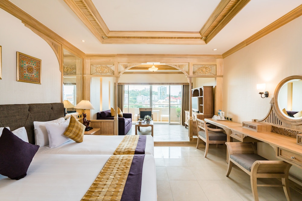 ROYAL CLIFF BEACH HOTEL 50/72