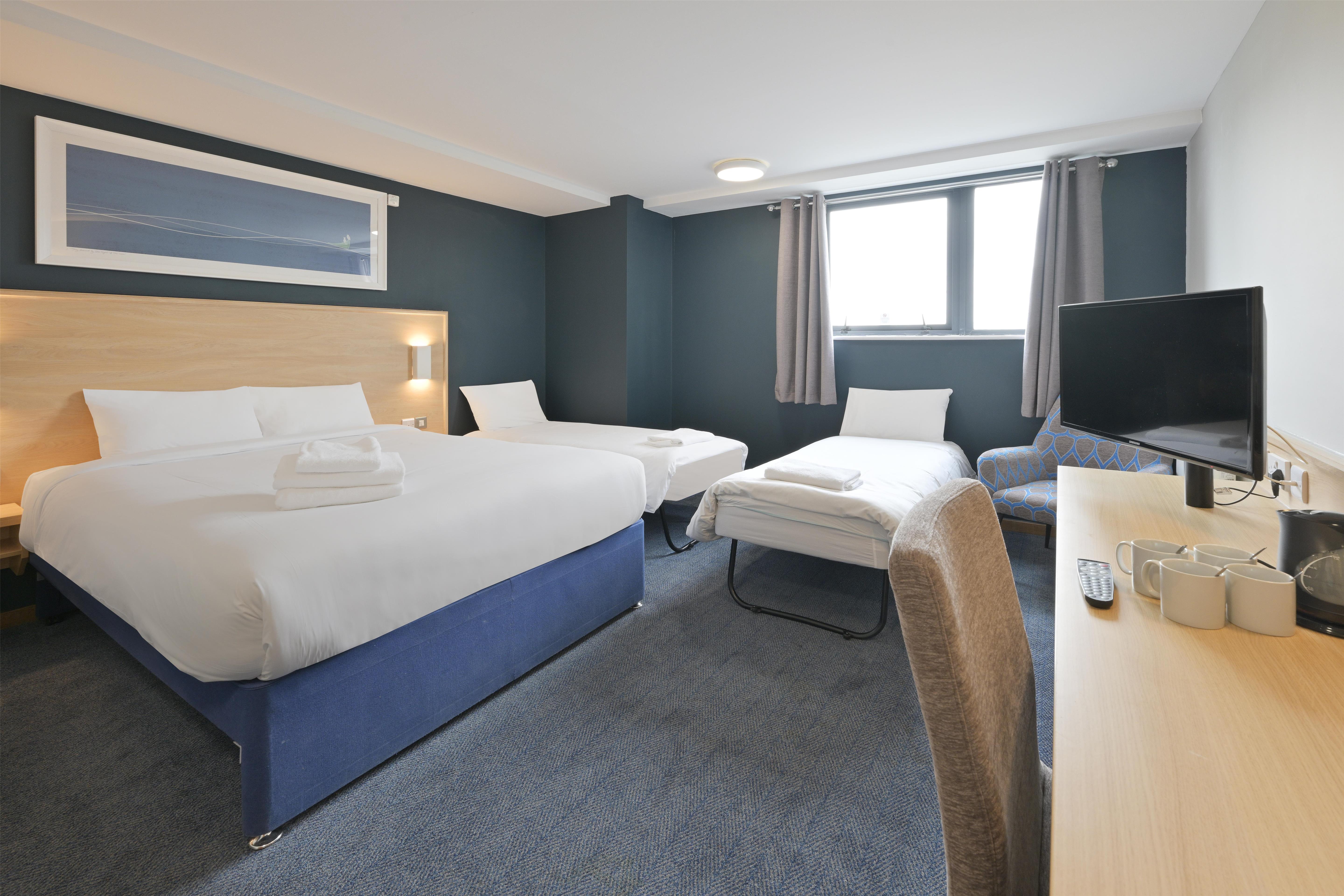 Travelodge Swindon Central 11/42