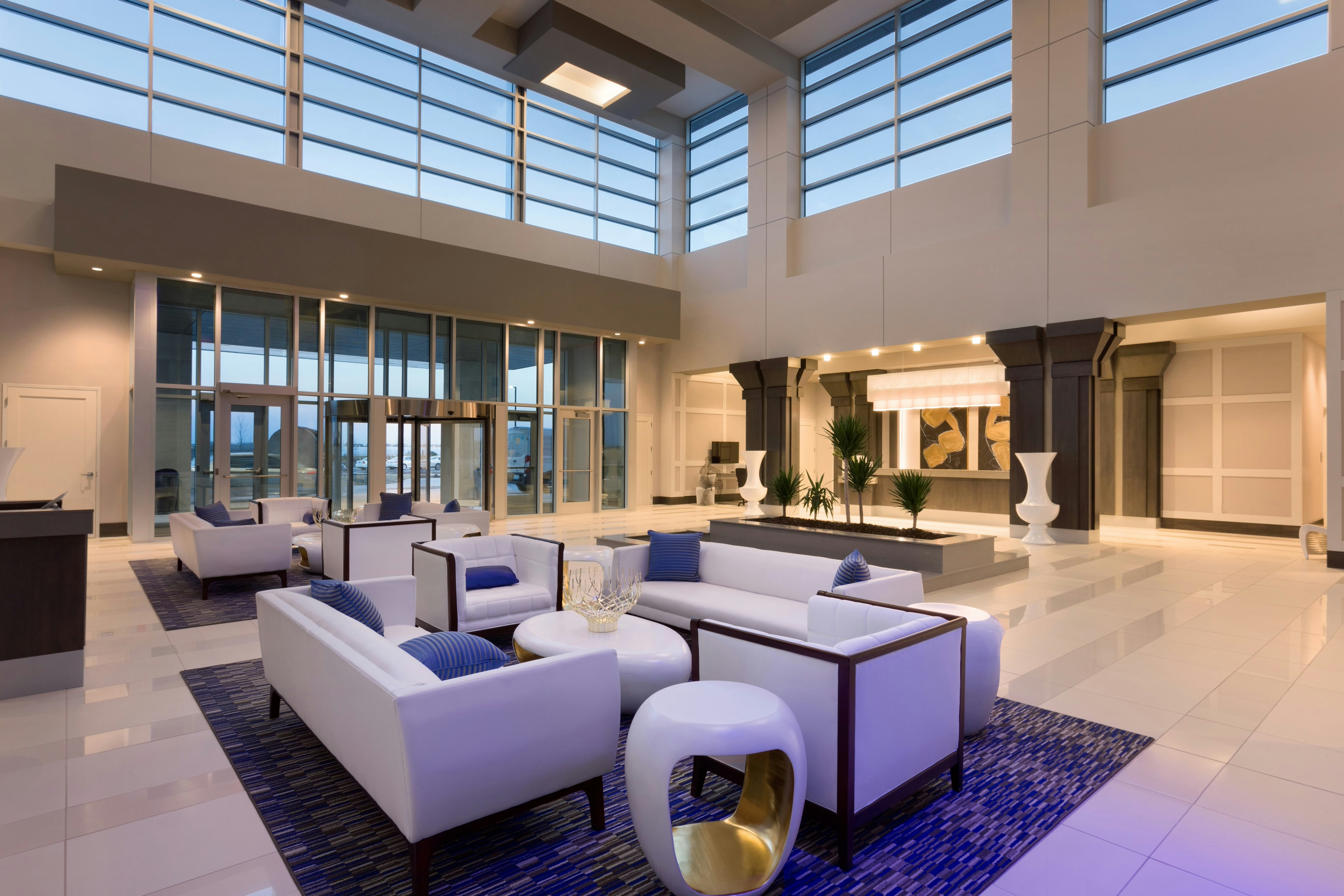 Embassy Suites by Hilton Kansas City Olathe 24/54