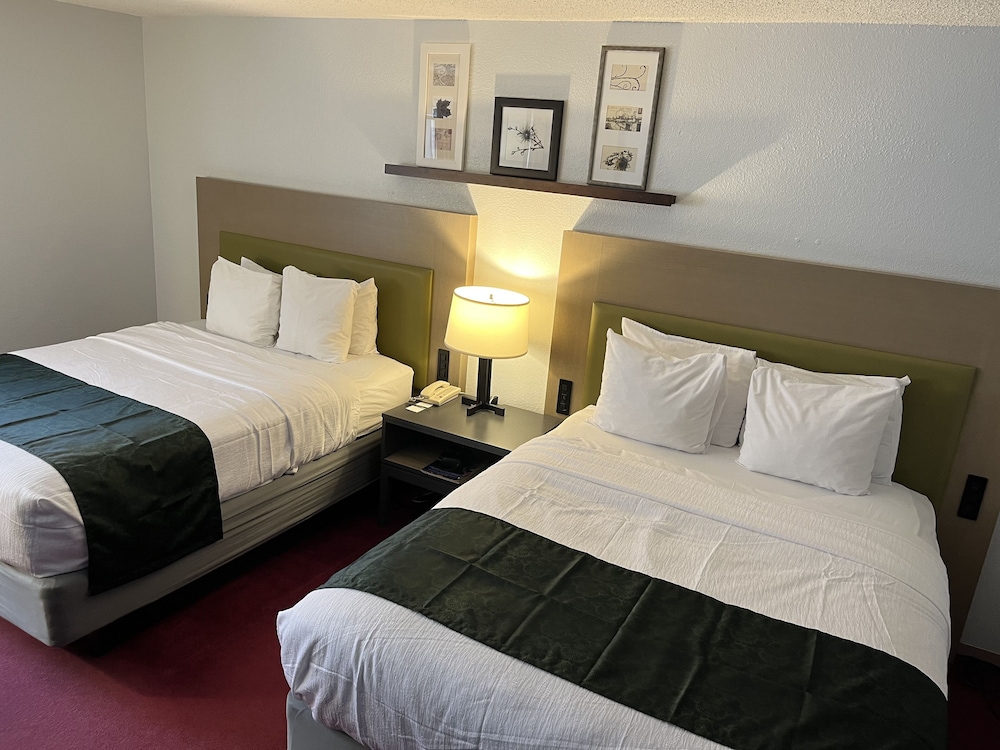 Pictured Rocks Inn & Suites 22/70