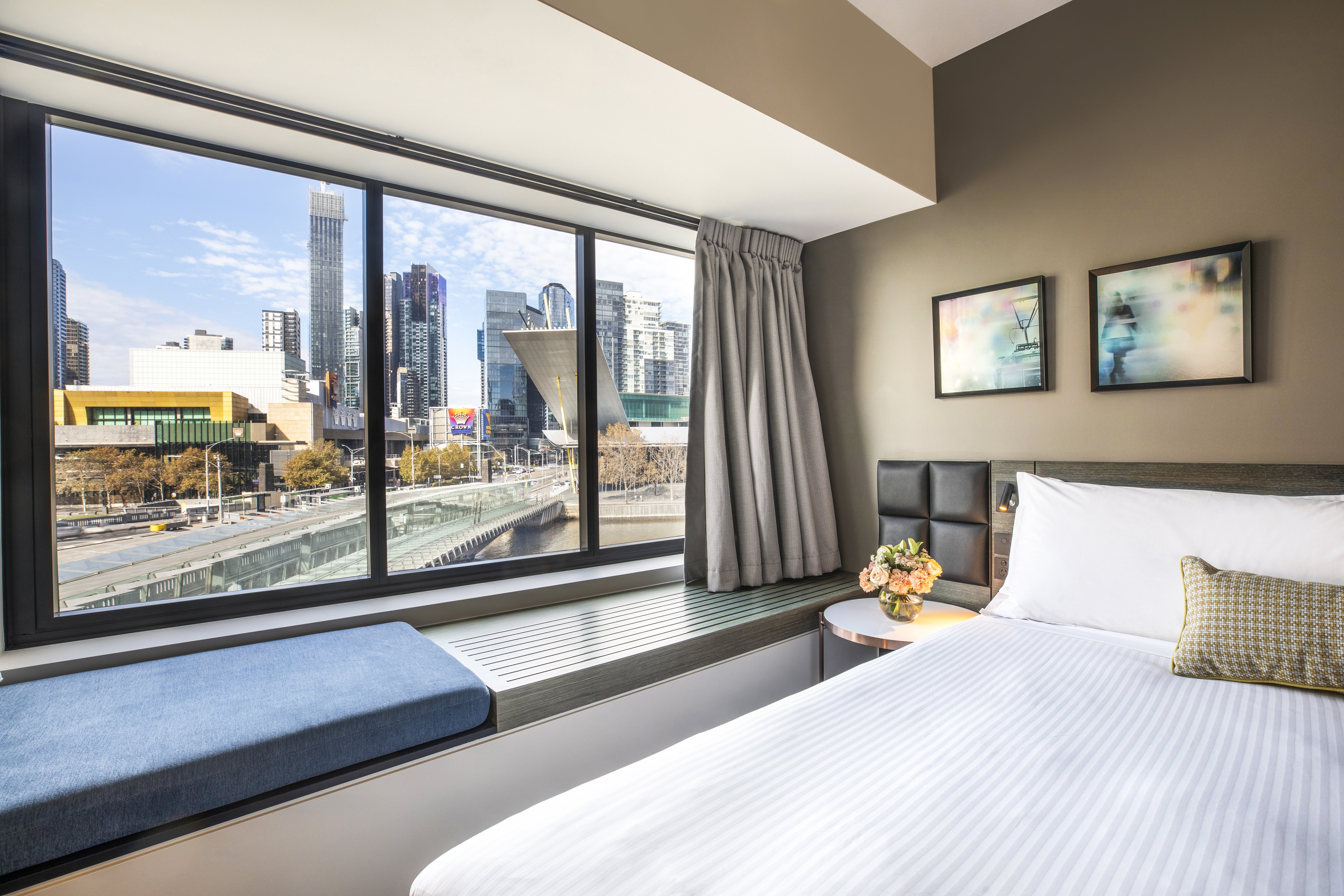 Crowne Plaza Hotel Melbourne 9/72