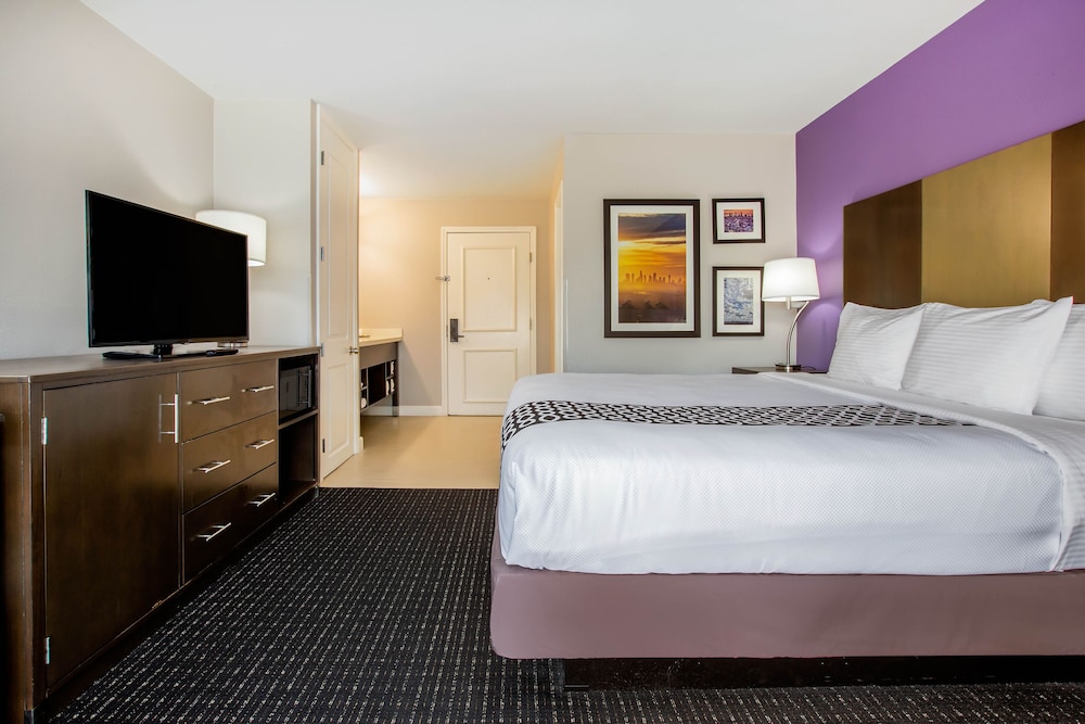 La Quinta Inn & Suites By Wyndham Pomona 22/52