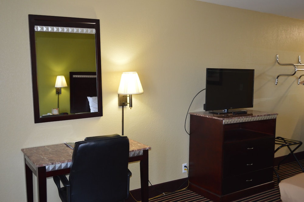 Econo Lodge Lake Charles University Area 45/48