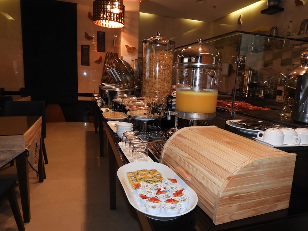 فندق سويس بلو الزهراء(Swiss Blue Al Zahraa Hotel) 13/17