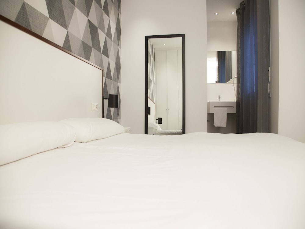 Flats Friends Soho Suites 16/64