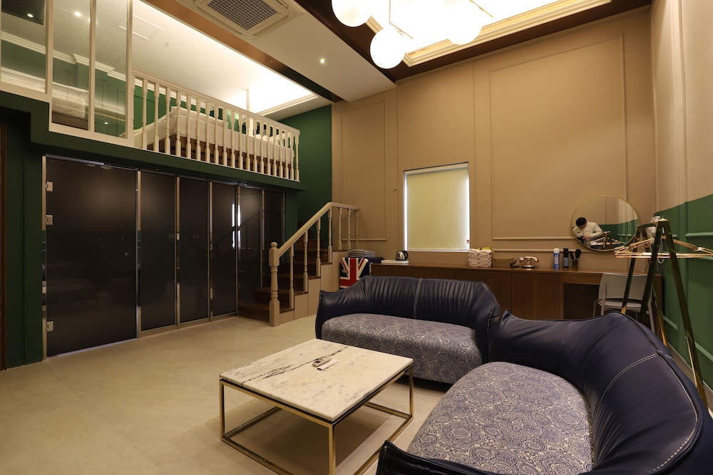 Piano Hotel 42/65