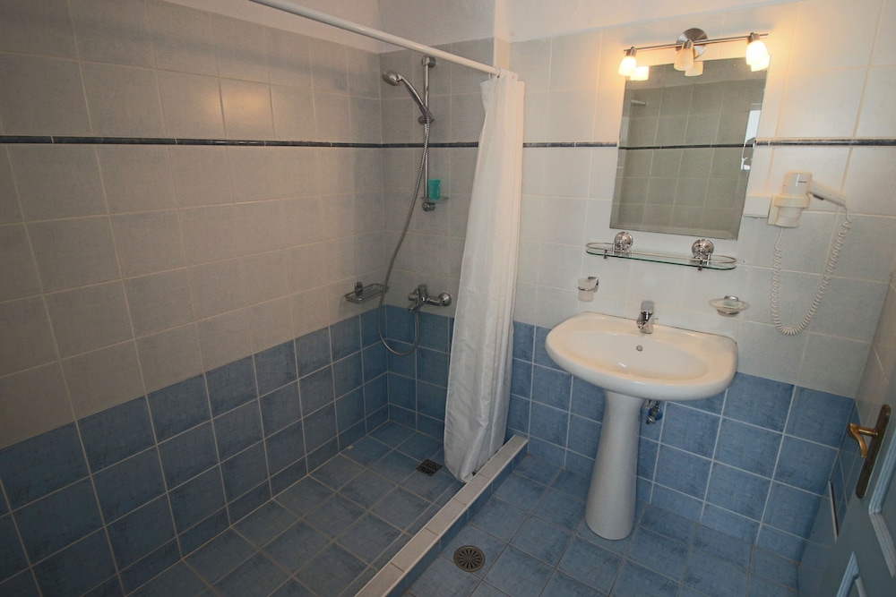 TRADITIONAL, APARTMENT, DOUBLE BED