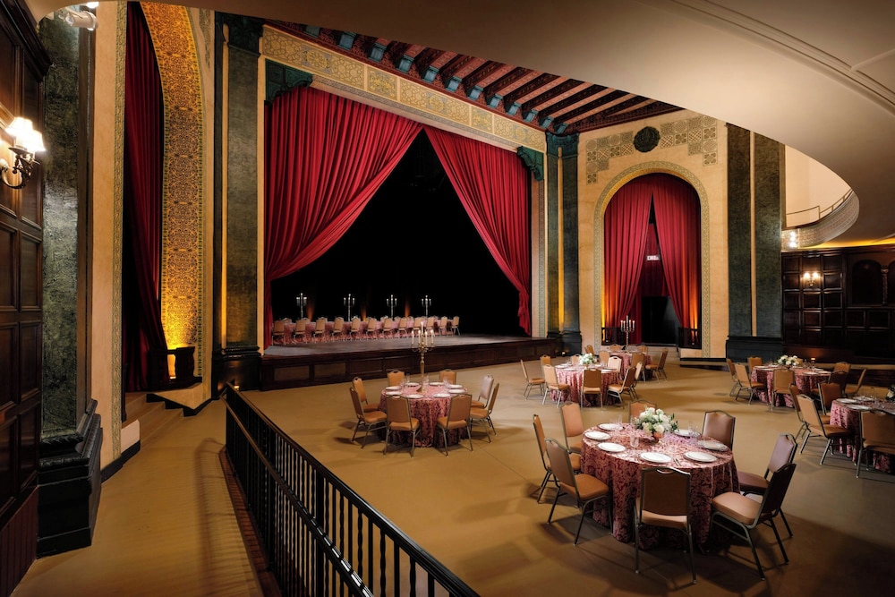 AC Hotel by Marriott Detroit at the Bonstelle 45/54