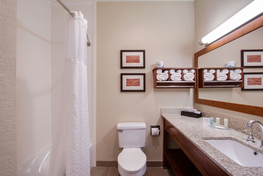 Comfort Inn & Suites Bellevue - Omaha Offutt AFB 11/42