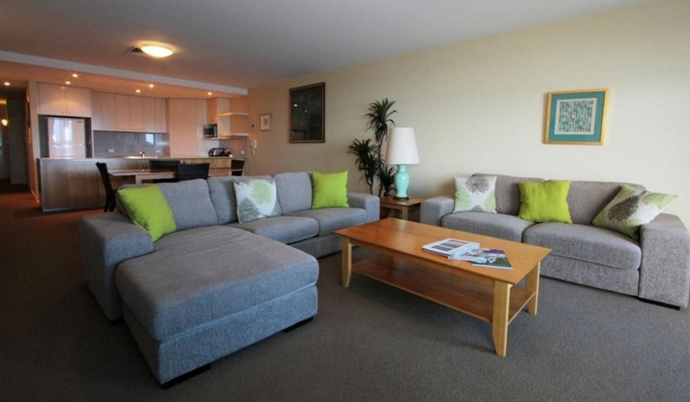 Riverside Holiday Apartments 46/78
