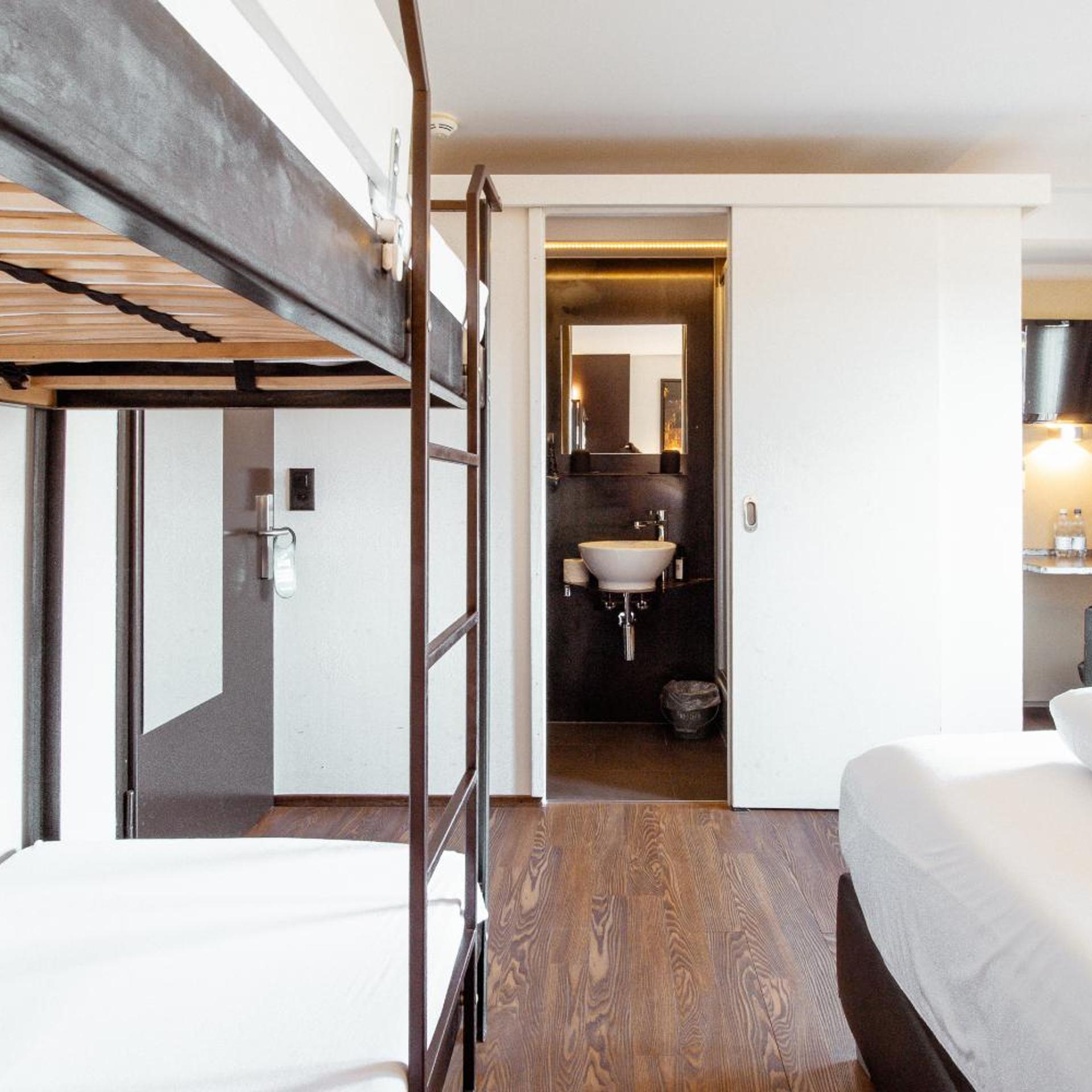 feRUS Hotel 8/36