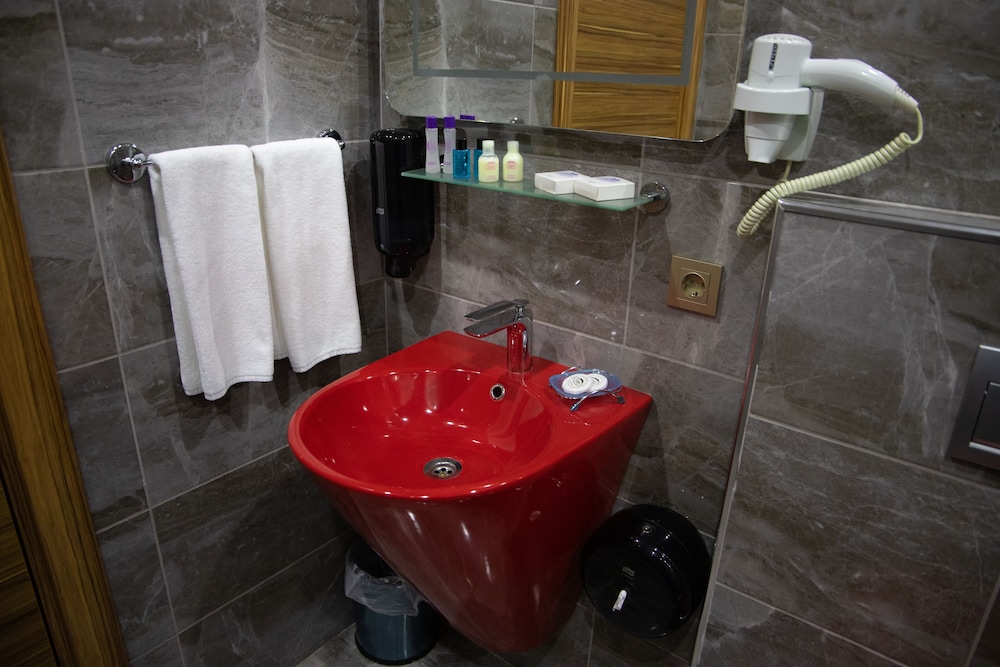 La Wisteria Boutique Hotel 62/66