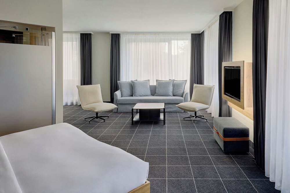 غرفة بسرير كوين مع أريكة، FOUR POINTS FLEX by Sheraton Ratingen Dusseldorf Airport 4/10