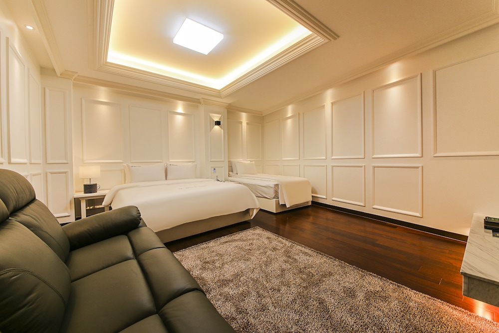 Bentley Hotel Chungjang 18/38