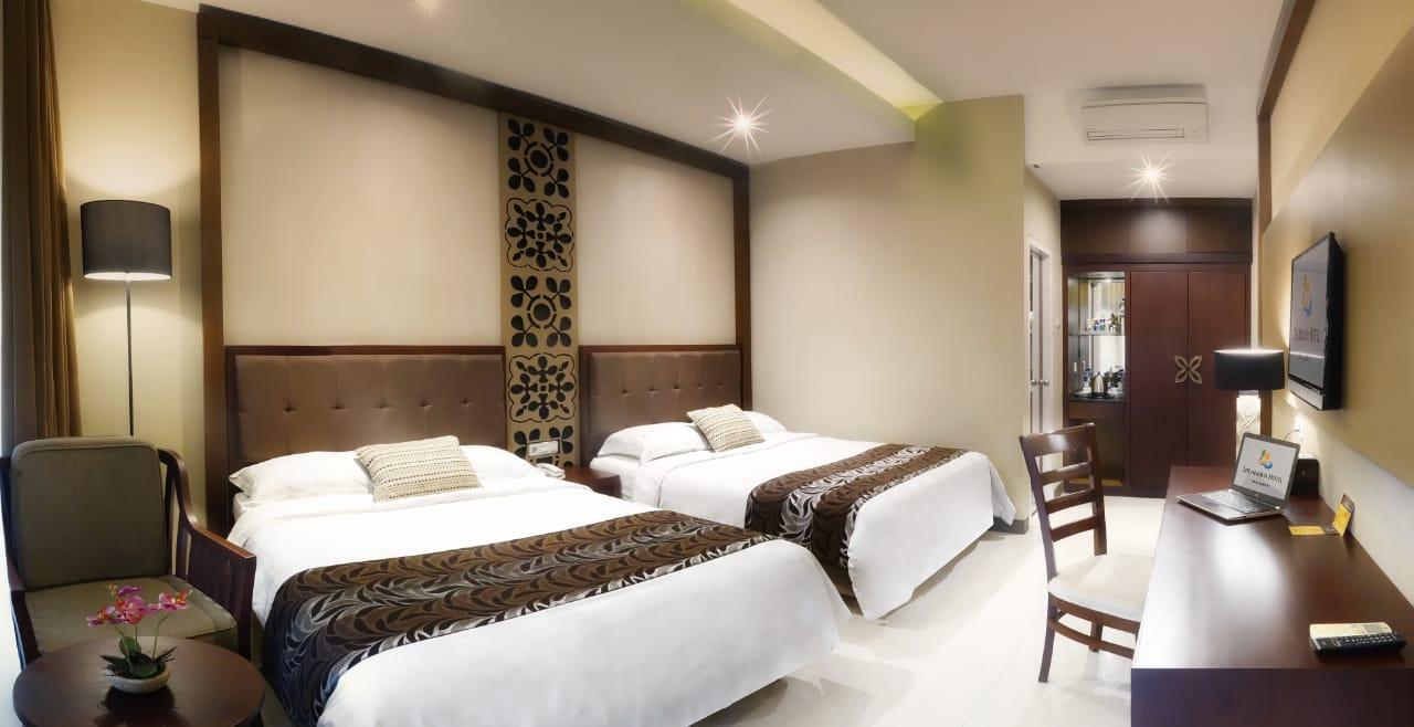 Comfy, 2 Queen Beds, Pool Access