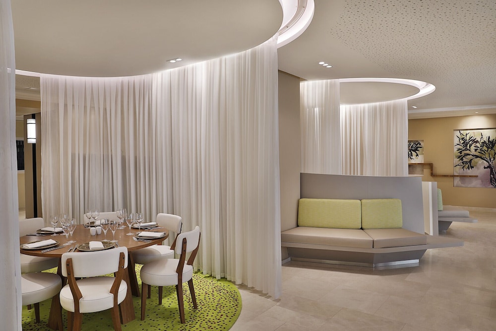 Park Mall Hotel & Conference Center 24/38