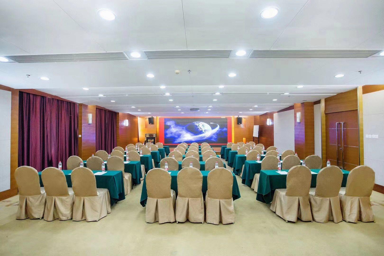 Vienna International Hotel (Shenzhen Pinghu Metro Station) 31/34