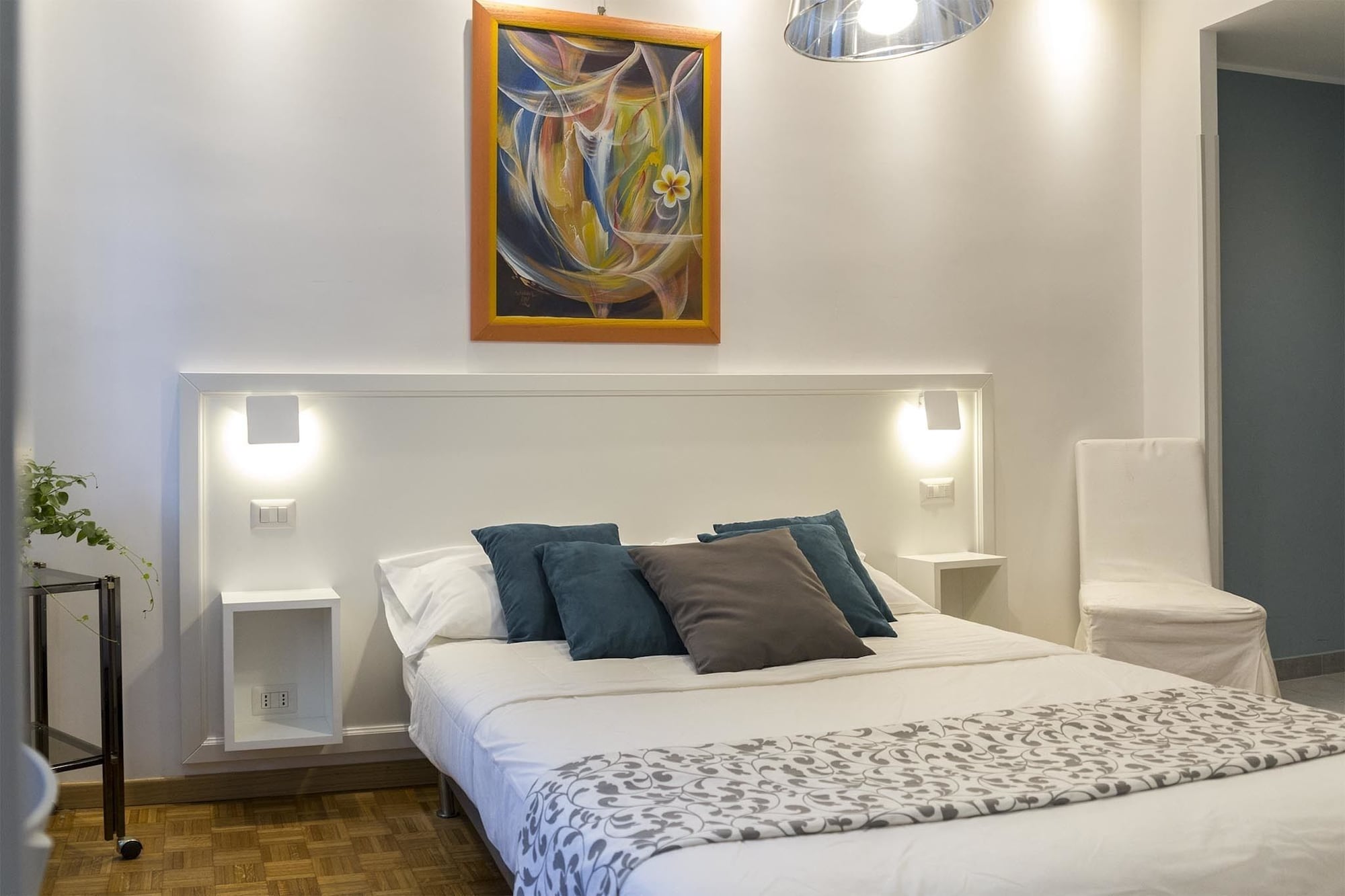 ROOM, QUEEN BED, COURTYARD VIEW