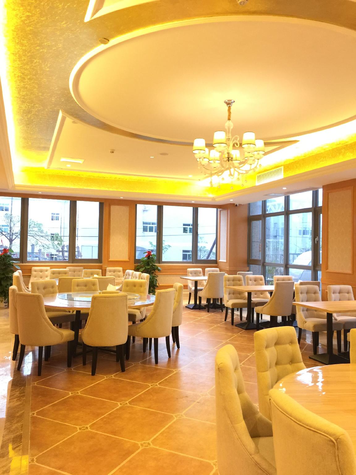 Vienna Hotel (Shenzhen Henggang Metro Station) 36/40