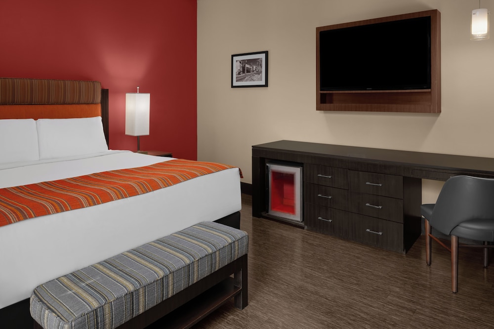 TRADITIONAL, QUEEN BED