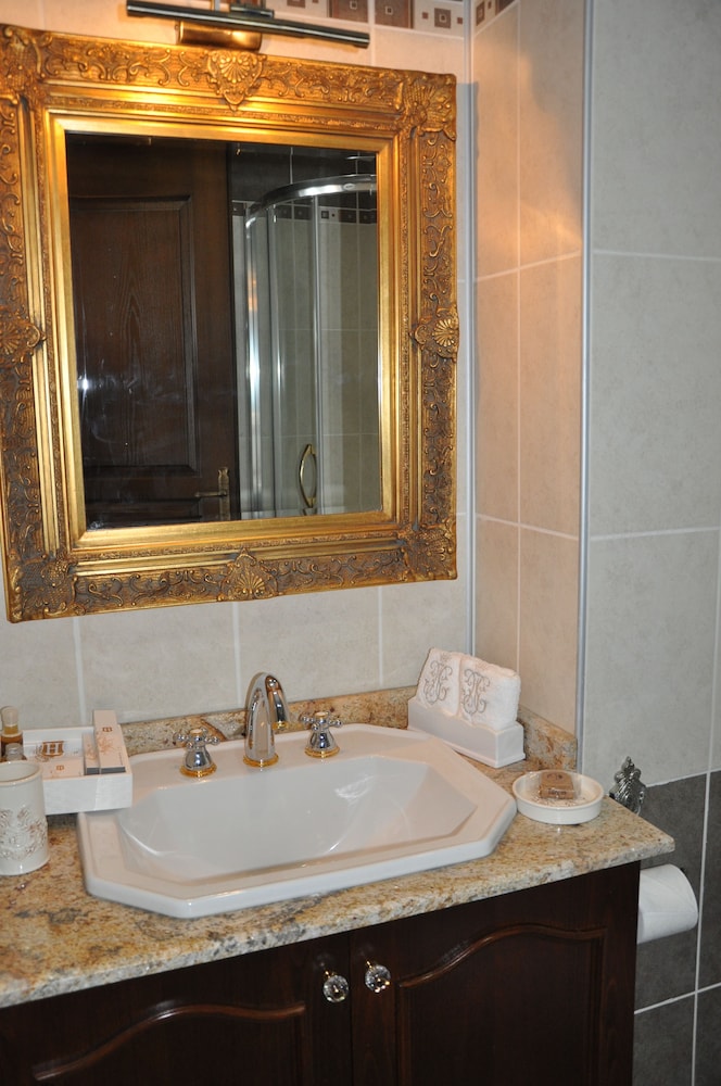 Centauera Boutiqe Hotel 72/76