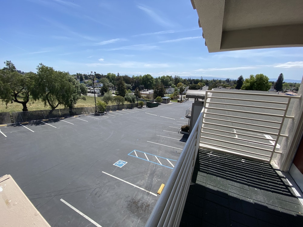 Budget Inn of Hayward 36/68
