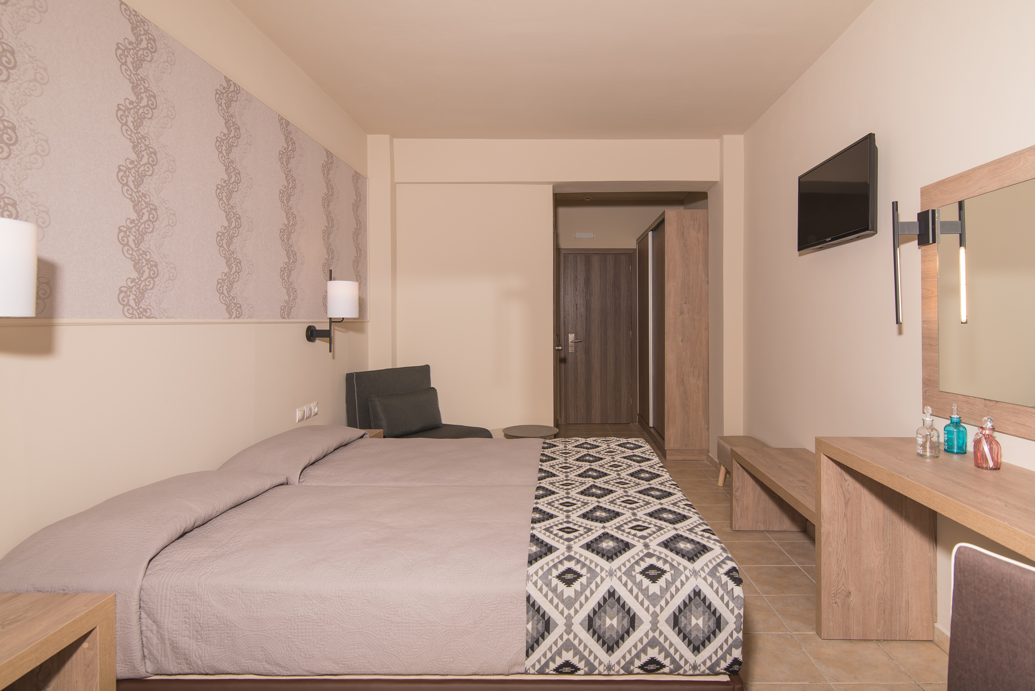 Petros Hotel 6/36