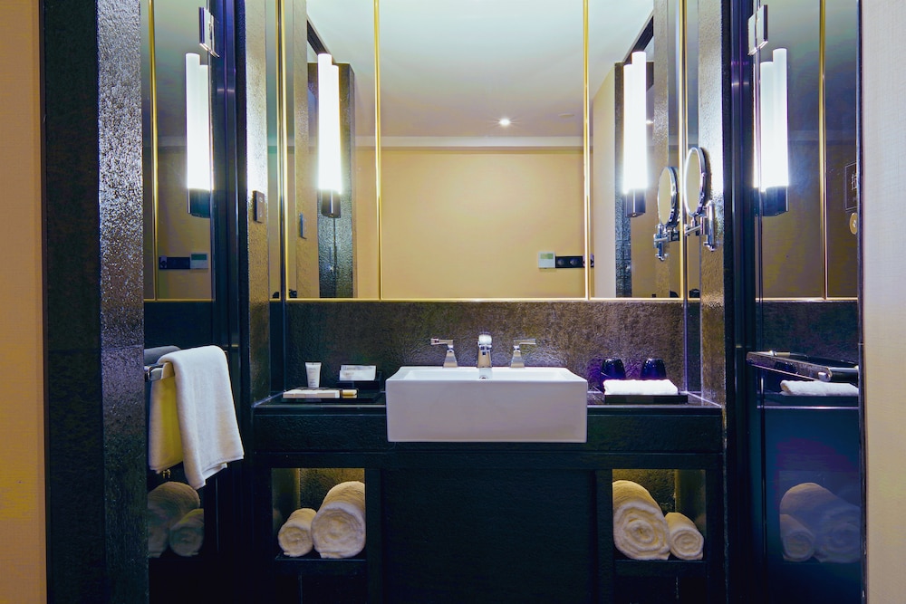 Superise Hotel 39/40