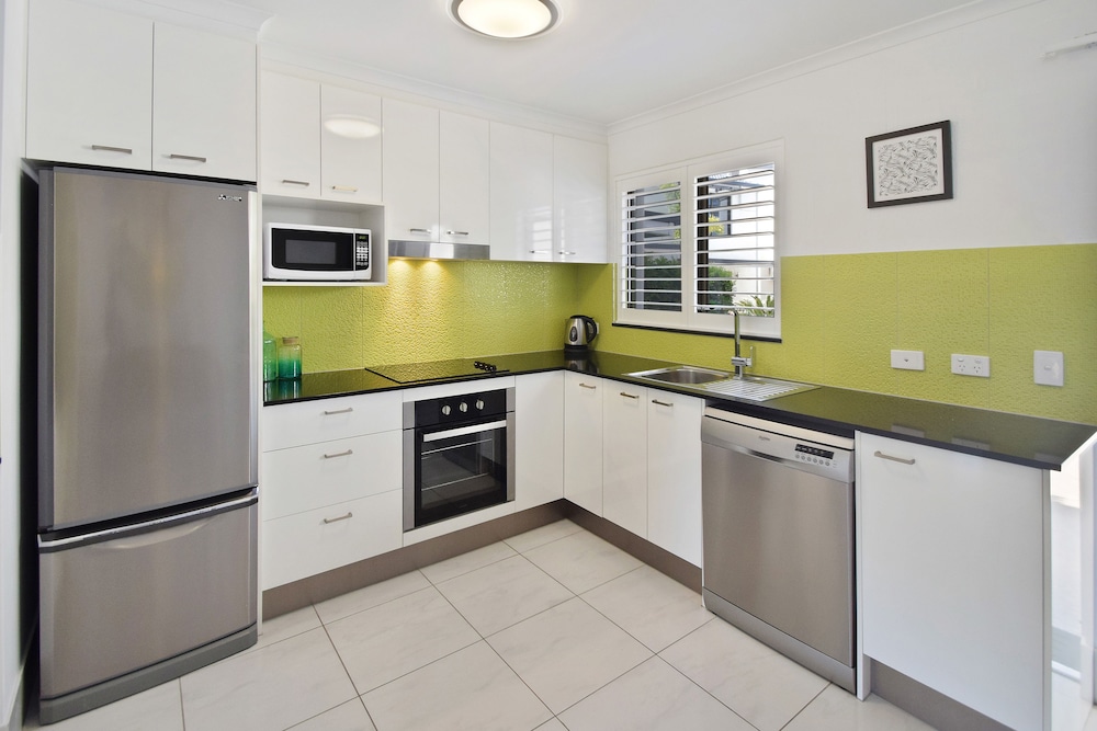 NOOSA PLACE RESORT 9/74