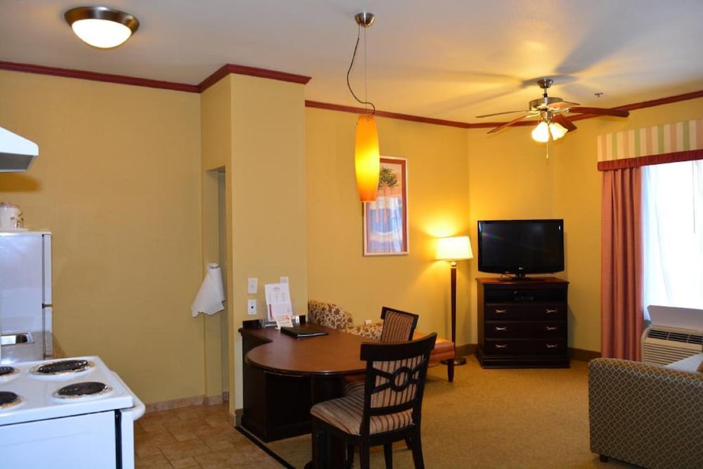 Hawthorn Suites by Wyndham Corpus Christi Padre Island 20/25