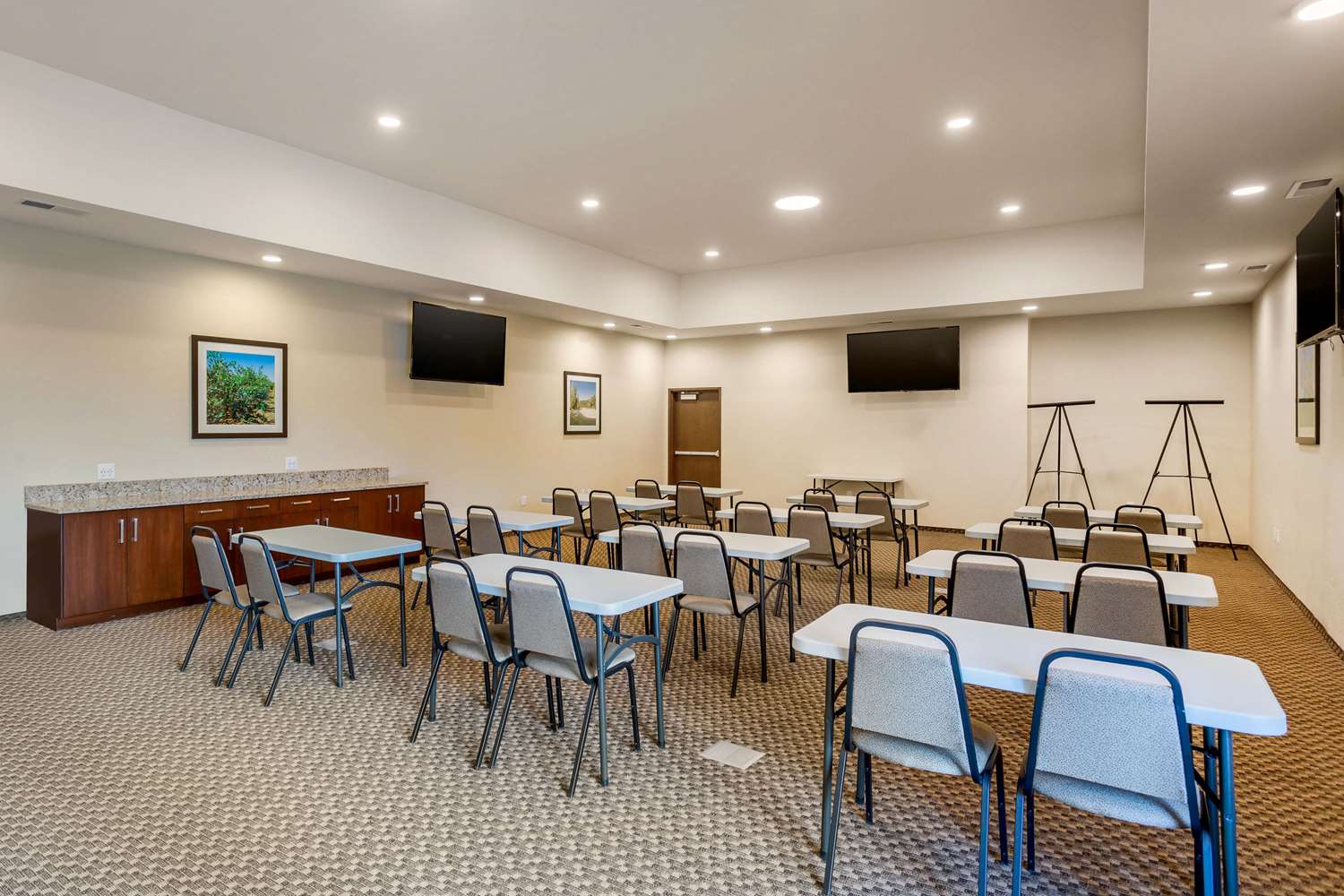 Comfort Suites Burlington Near I-5 31/37