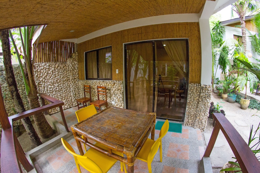 THE ROSE PIKE AT BORACAY 26/50
