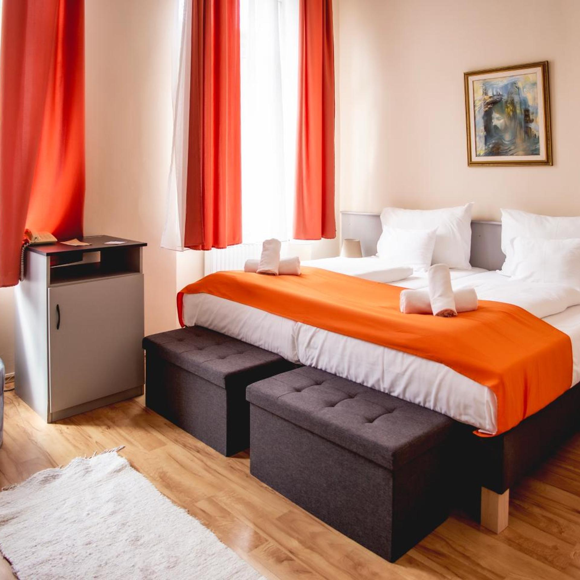 Hotel Kapos 18/50