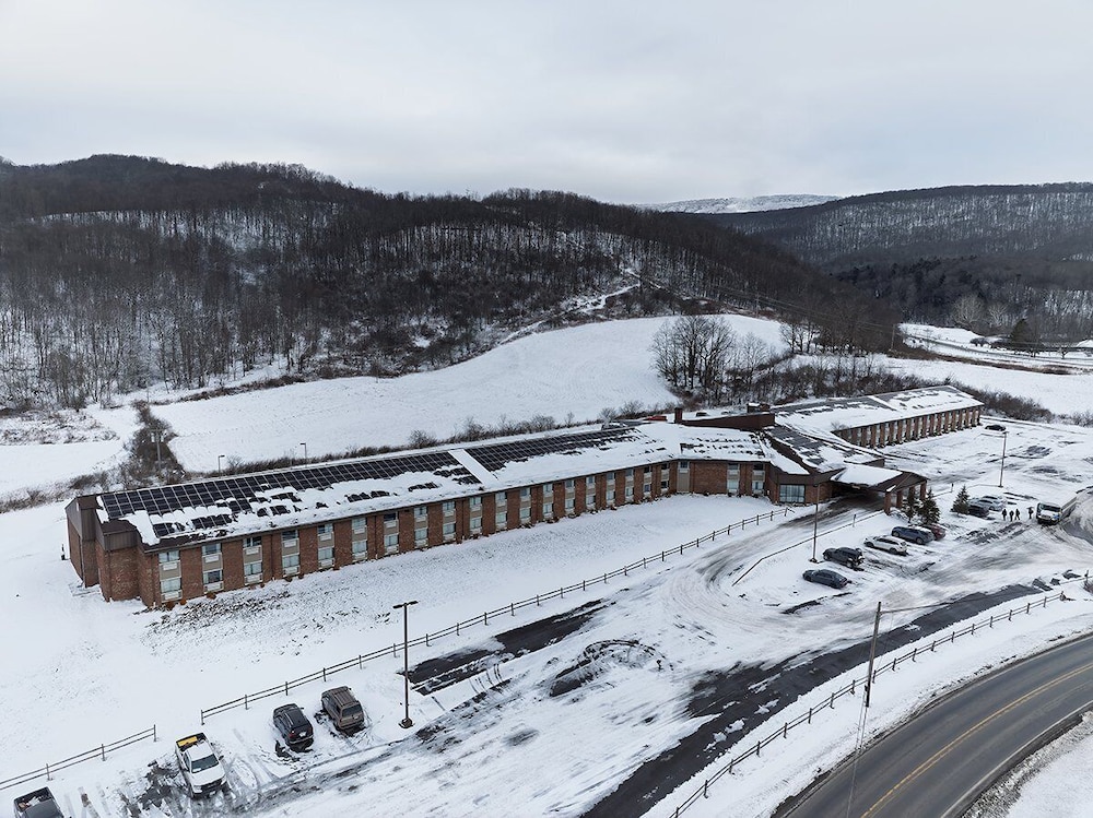 The Inn at Snowshoe 2/54