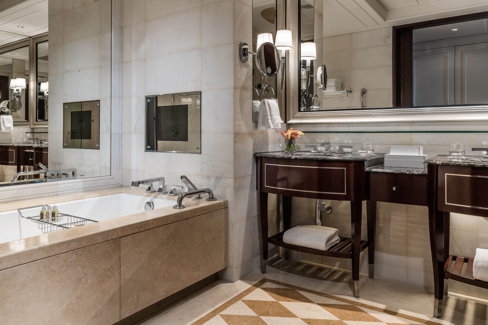 EXECUTIVE, SUITE, 2 DOUBLE BEDS
