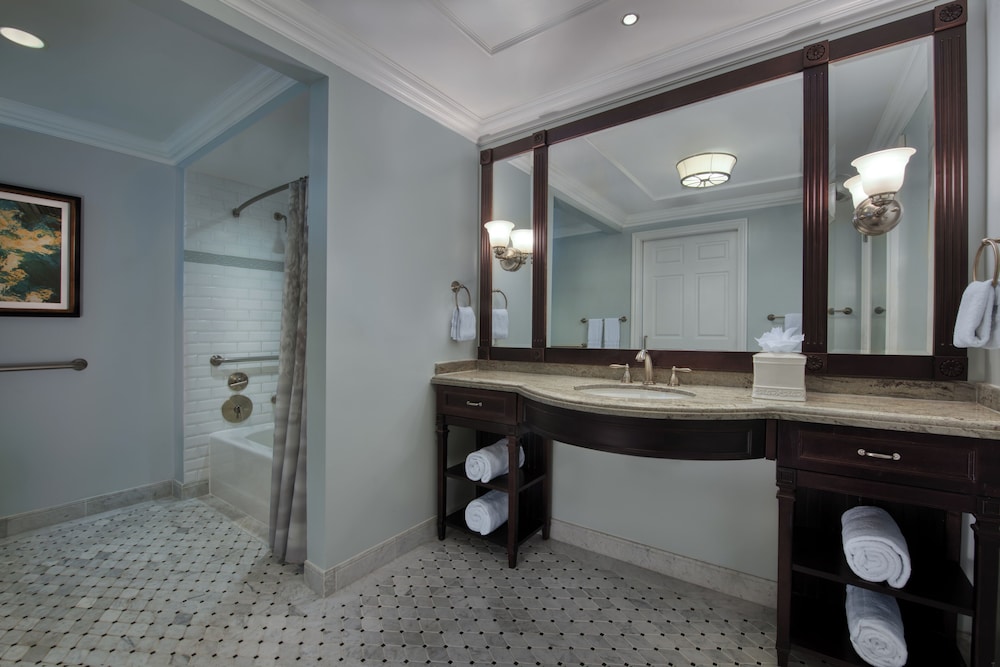 The Villas at Disneys Grand Floridian Resort and Spa 43/45