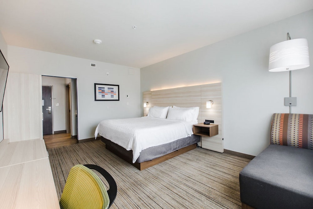 Holiday Inn Express Suites Edmonton N St Albert 23/72