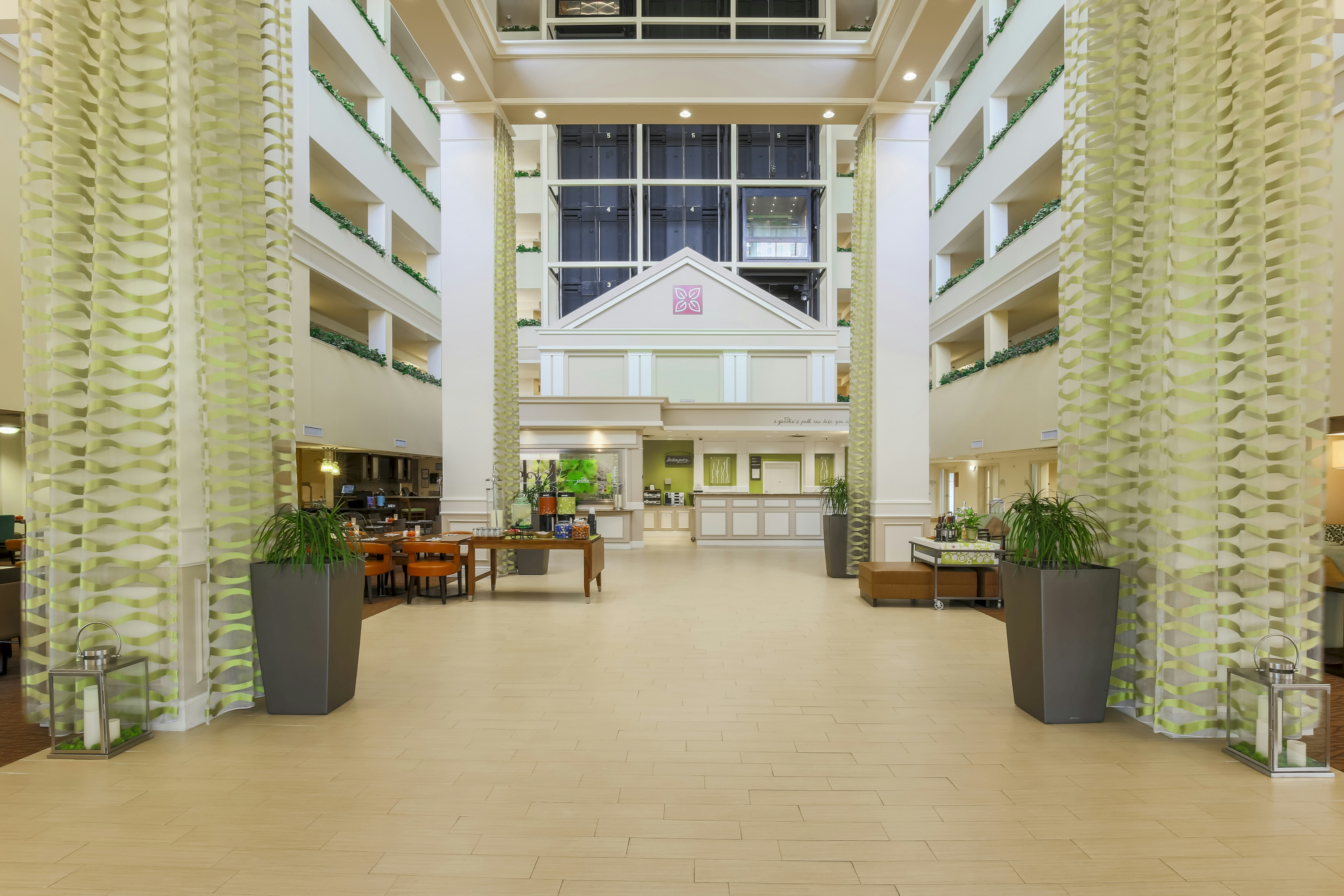 Hilton Garden Inn Dallas/Market Center 30/53